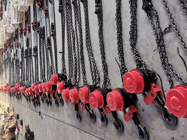 群吊電動葫蘆倉儲一角